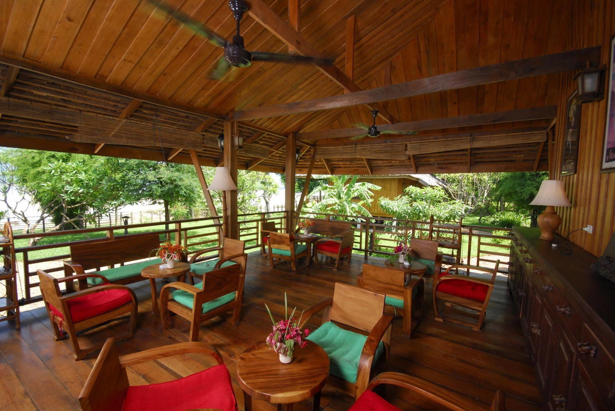 La Folie Lodge Champasak Esterno foto